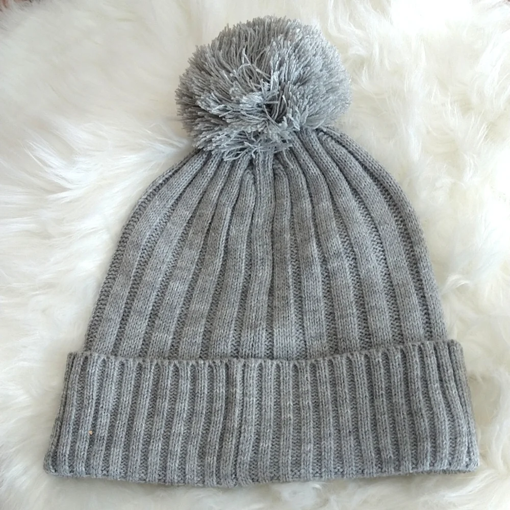 🎅 NWT MICHAEL KORS BEANIE WITH POM - Picture 2 of 6